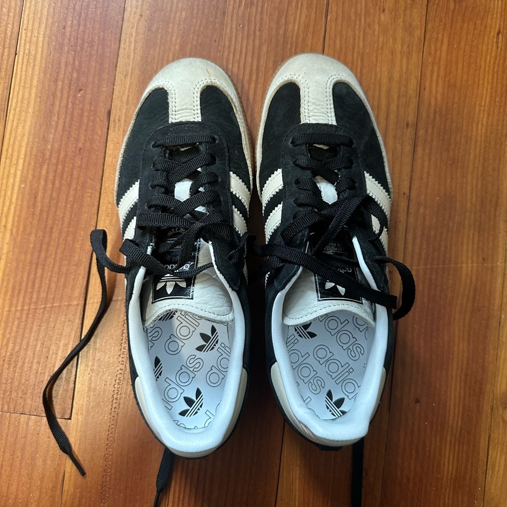 Adidas Sambas. Size 8 women’s white & black